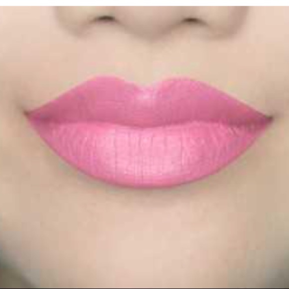 Manna Kadar liplocked priming lipstick in lotus